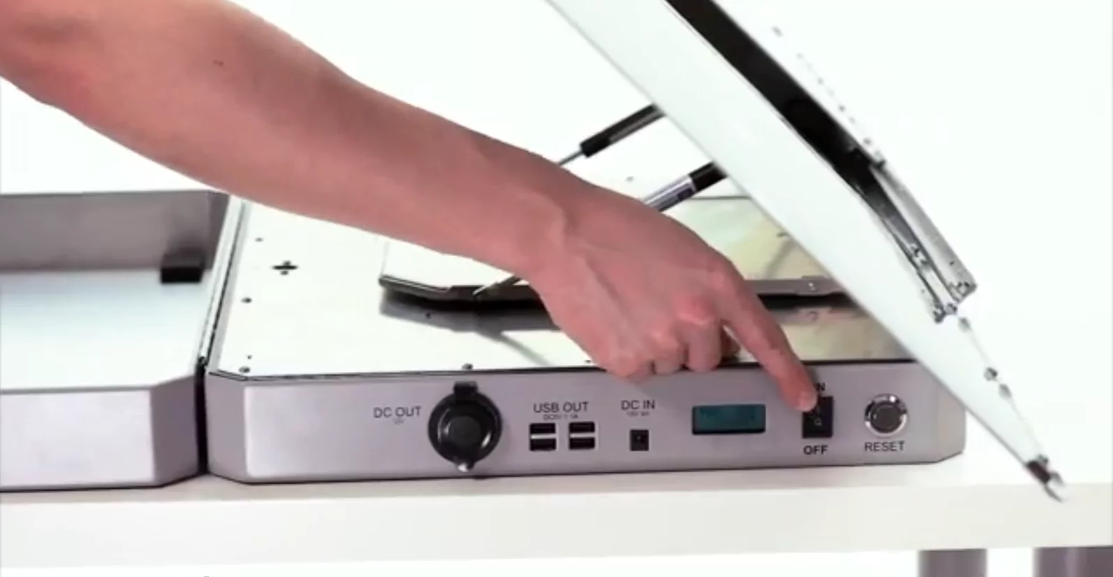 Pressing the power button causes the panels to automatically track the Sun