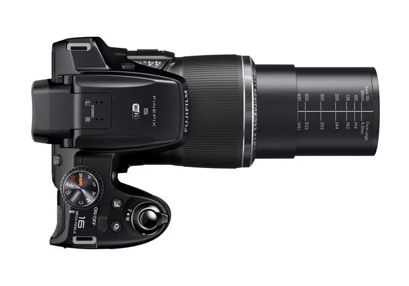 The Fujifilm FinePix S8400W now boasts WiFi options for getting your images onto your computer or smart device