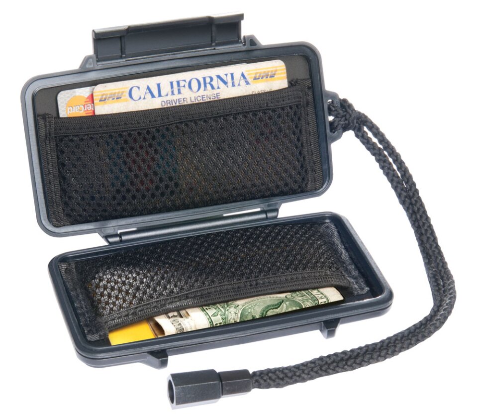 The Smart Wallet includes a lanyard