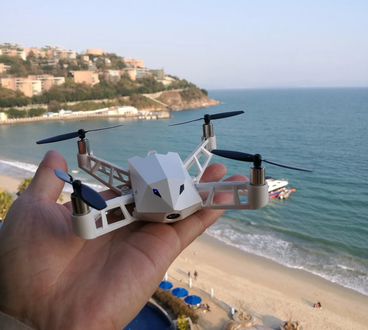 The Kudrone is equipped with a 4K camera, GPS and a position-holding system