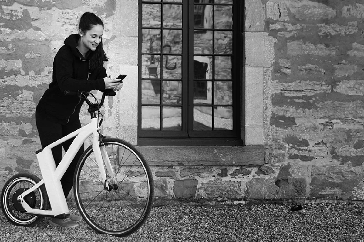 The SnikkyBike splits the difference between large and small wheels