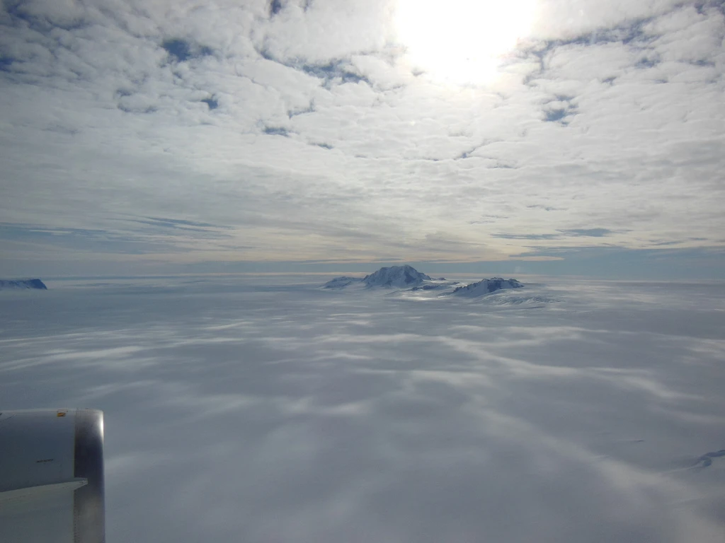 October 27, 2012: Antarctic mountains from the IceBridge DC-8 (Image: NASA / Christy Hansen)