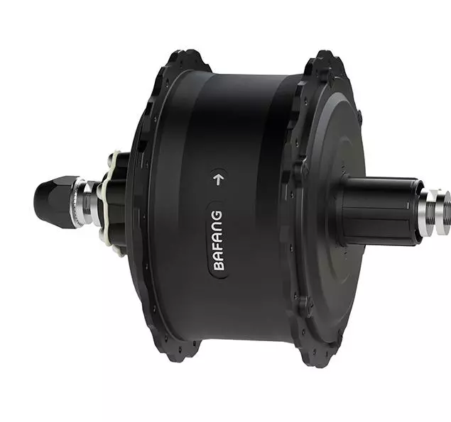 Juiced RipCurrent S: fat rear tire allows a fat Bafang 750-watt motor