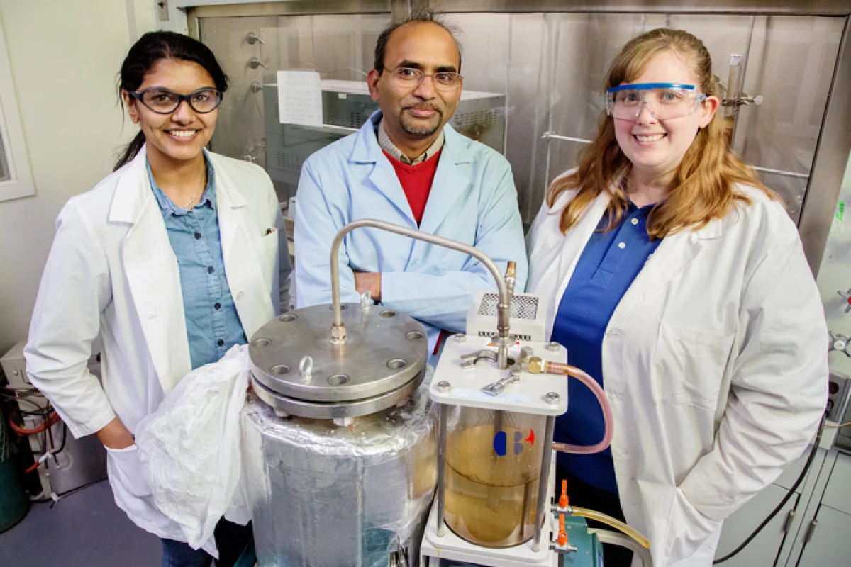Brajendra Kumar Sharma, center, with research chemist Dheeptha Murali, left, and process chemist Jennifer Deluhery, converted plastic shopping bags into diesel fuel (Photo by L. Brian Stauffer)