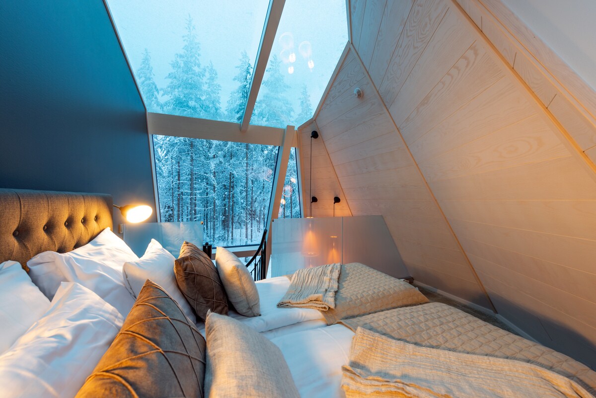 The high-standard glass apartments provide a new way of enjoying the spectacular landscape