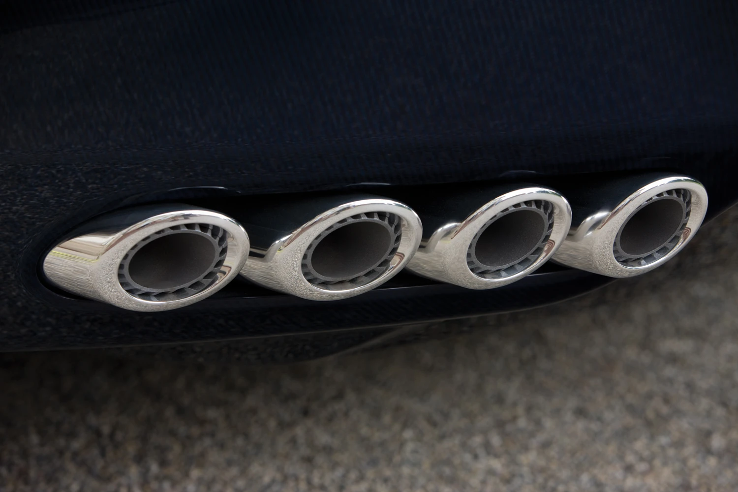 Sixteen cylinder, eight pipe music machine