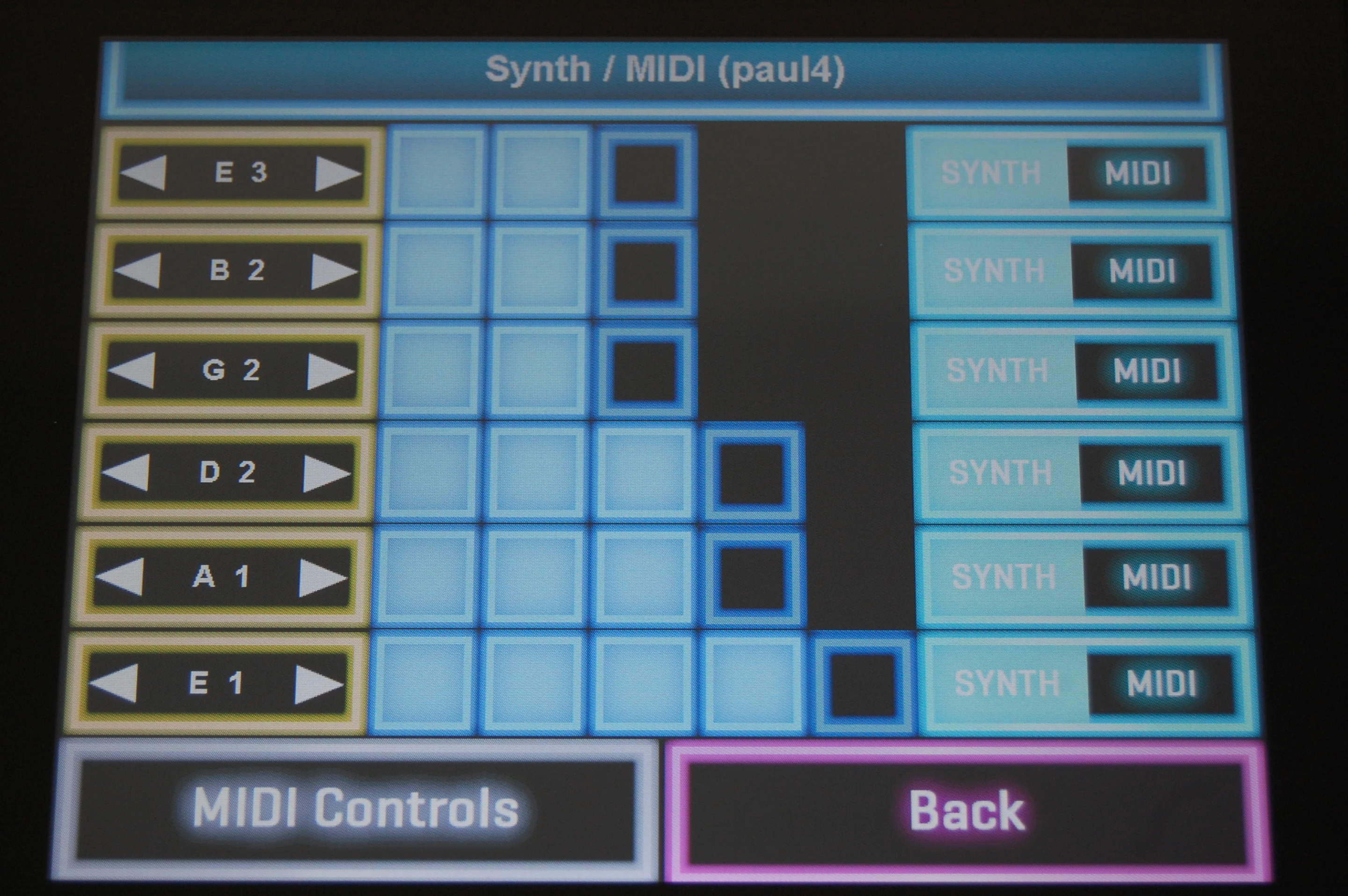 It's even possible to assign different sounds to different strings - a bass or tuned-down sound for the bottom end row, a church organ for the fourth row and a distorted lead guitar sound for the highest row