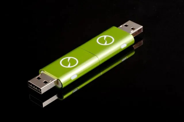 Using two flash drive-like USB sticks, iTwin allows two remote computers to access one another's complete hard drives via a secure internet connection