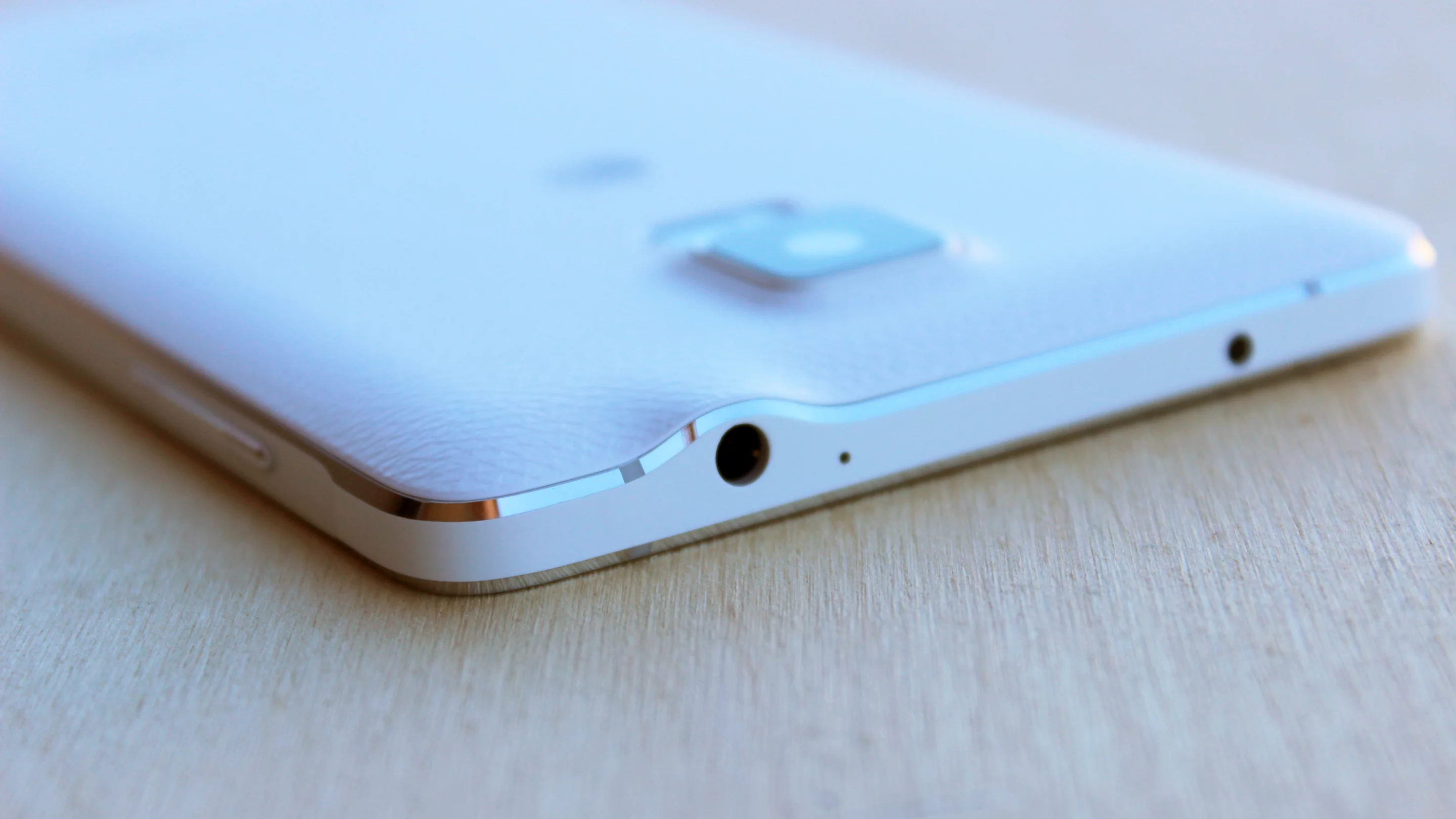 Samsung Galaxy Note 4 (Photo: Will Shanklin/Gizmag.com)