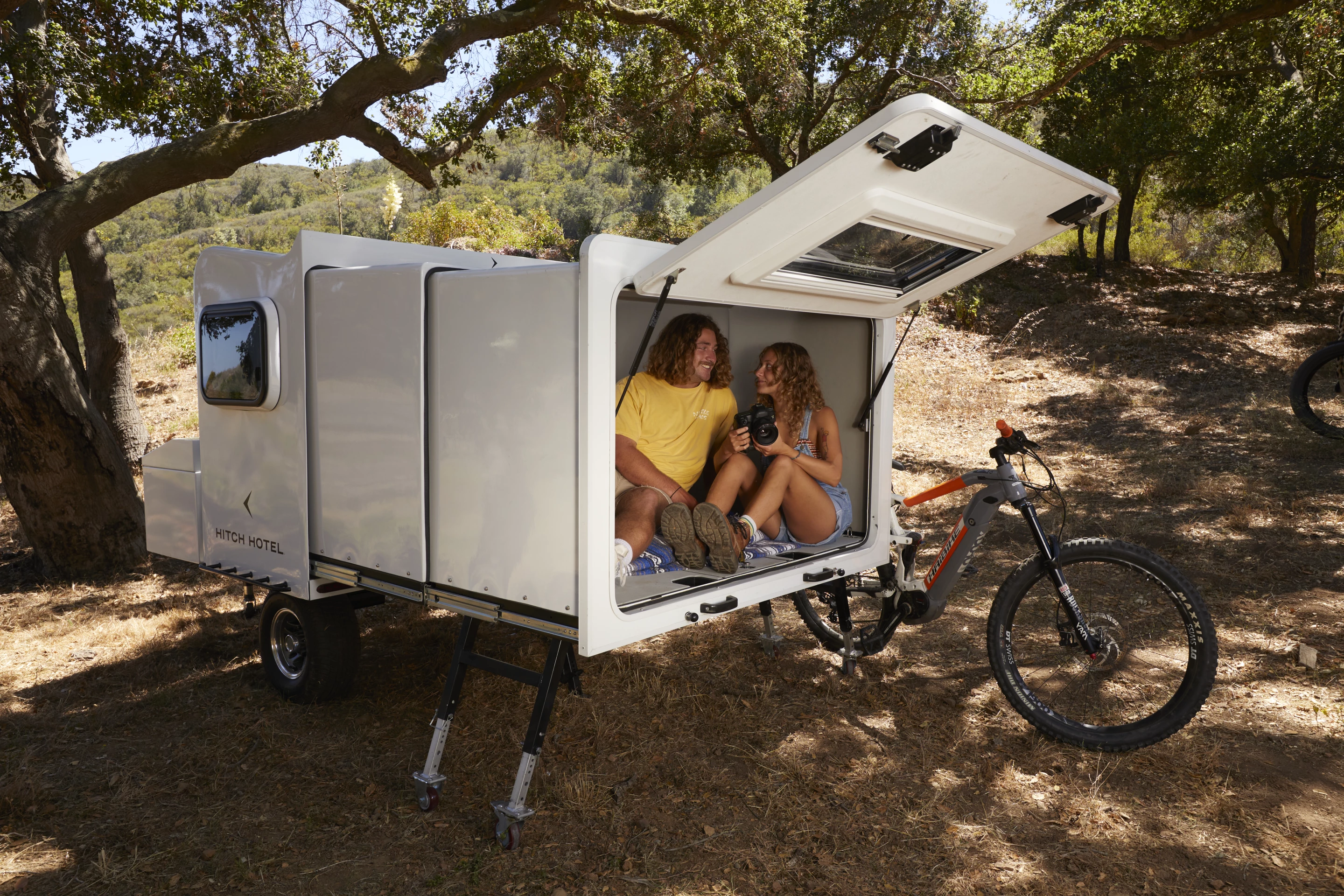 The Hitch Hotel Traveler expanded and ready to serve as a cozy day shelter and overnight camper