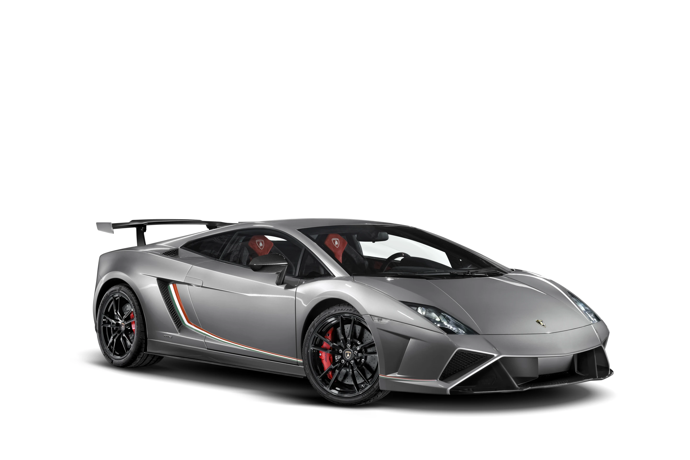 The new Gallardo weighs in at 1340 kg (2954 lb), 70 kg (154 lb) lighter than the LP 560-4