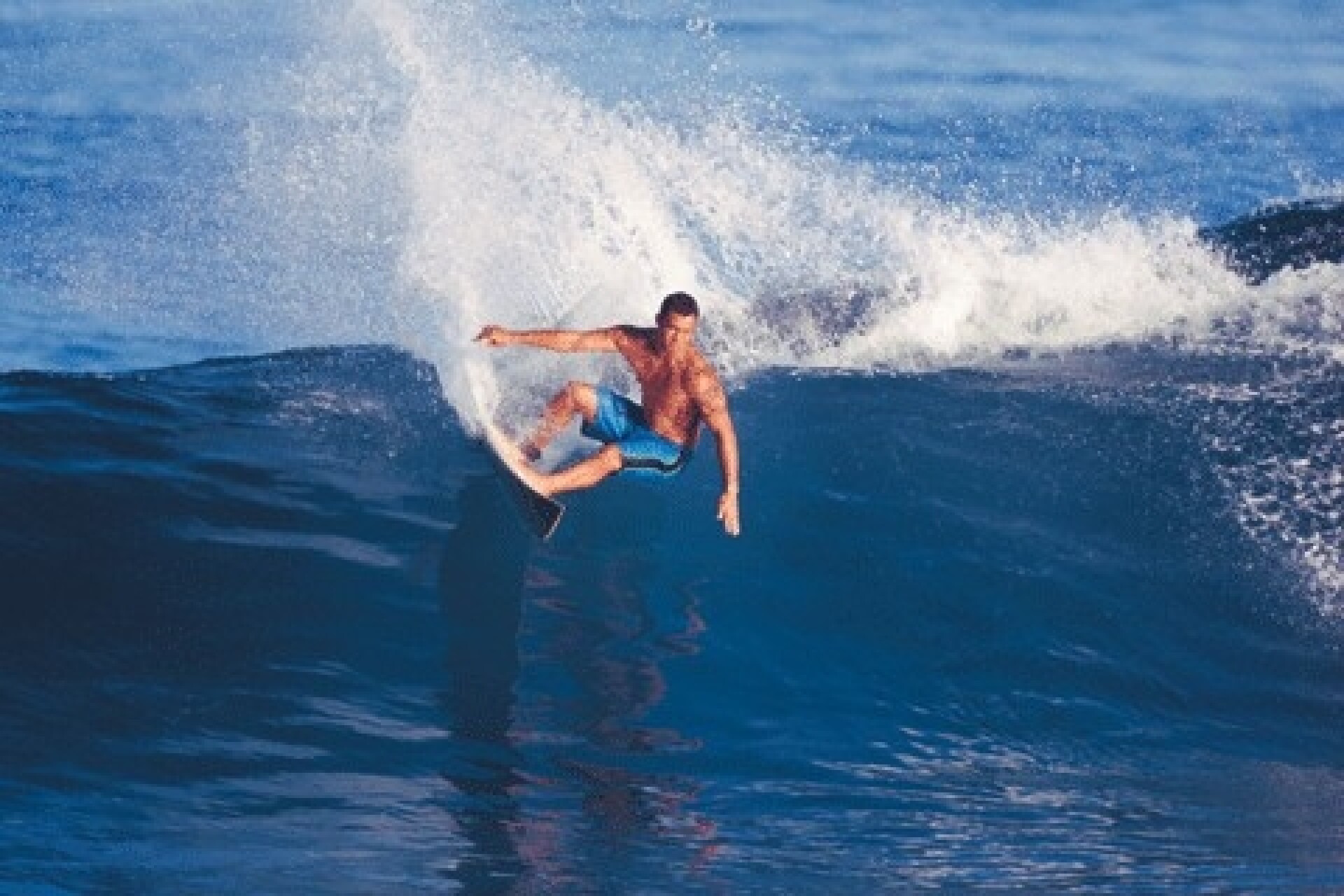 Bamboo surfboard delivers cutting edge design