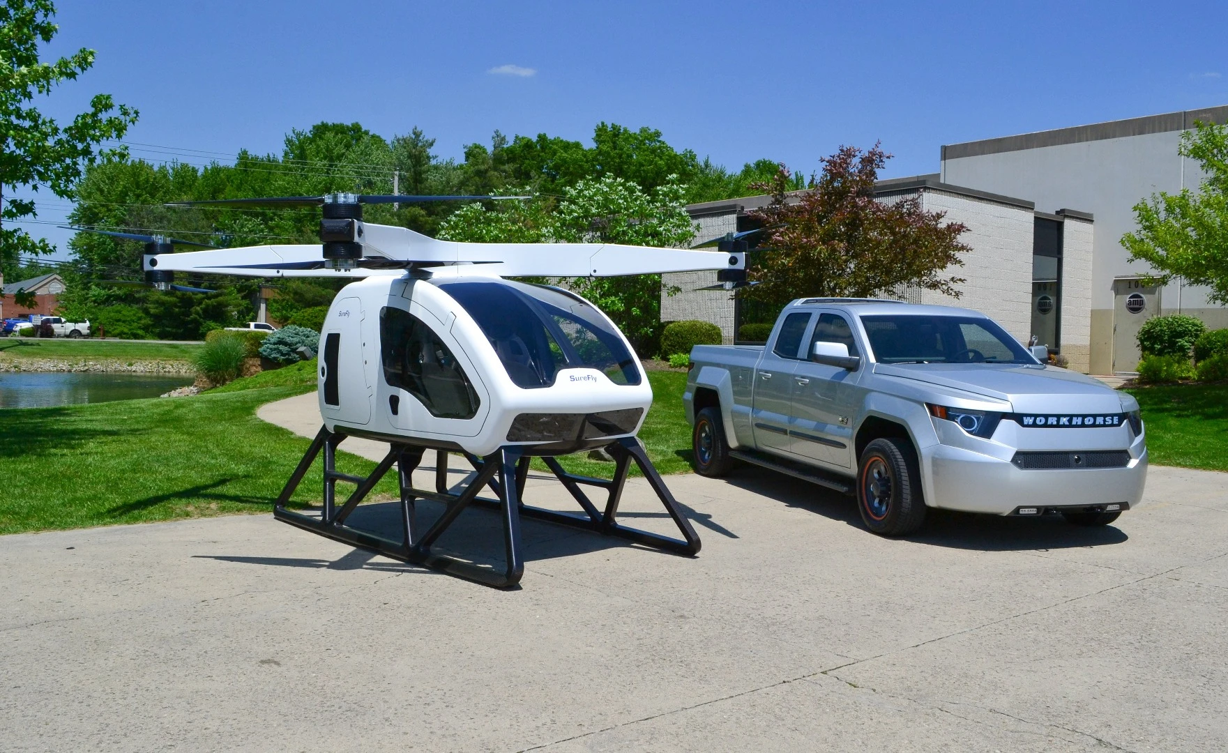 The Workhorse Surefly relies on a total of eight contra-rotating propellors fixed to four arms to lift a maximum of 400 lb (180 kg)