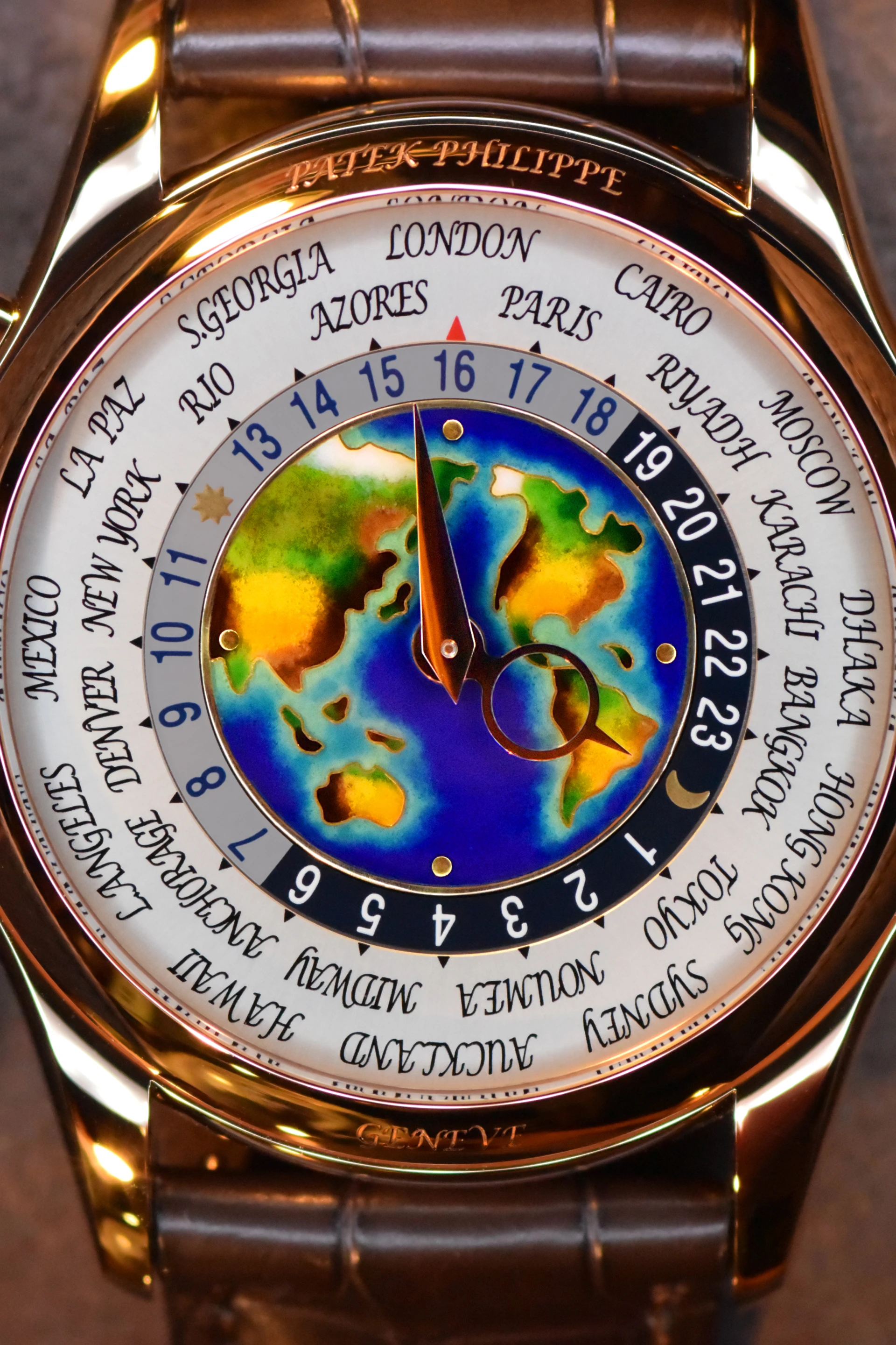 Watch with day/night band