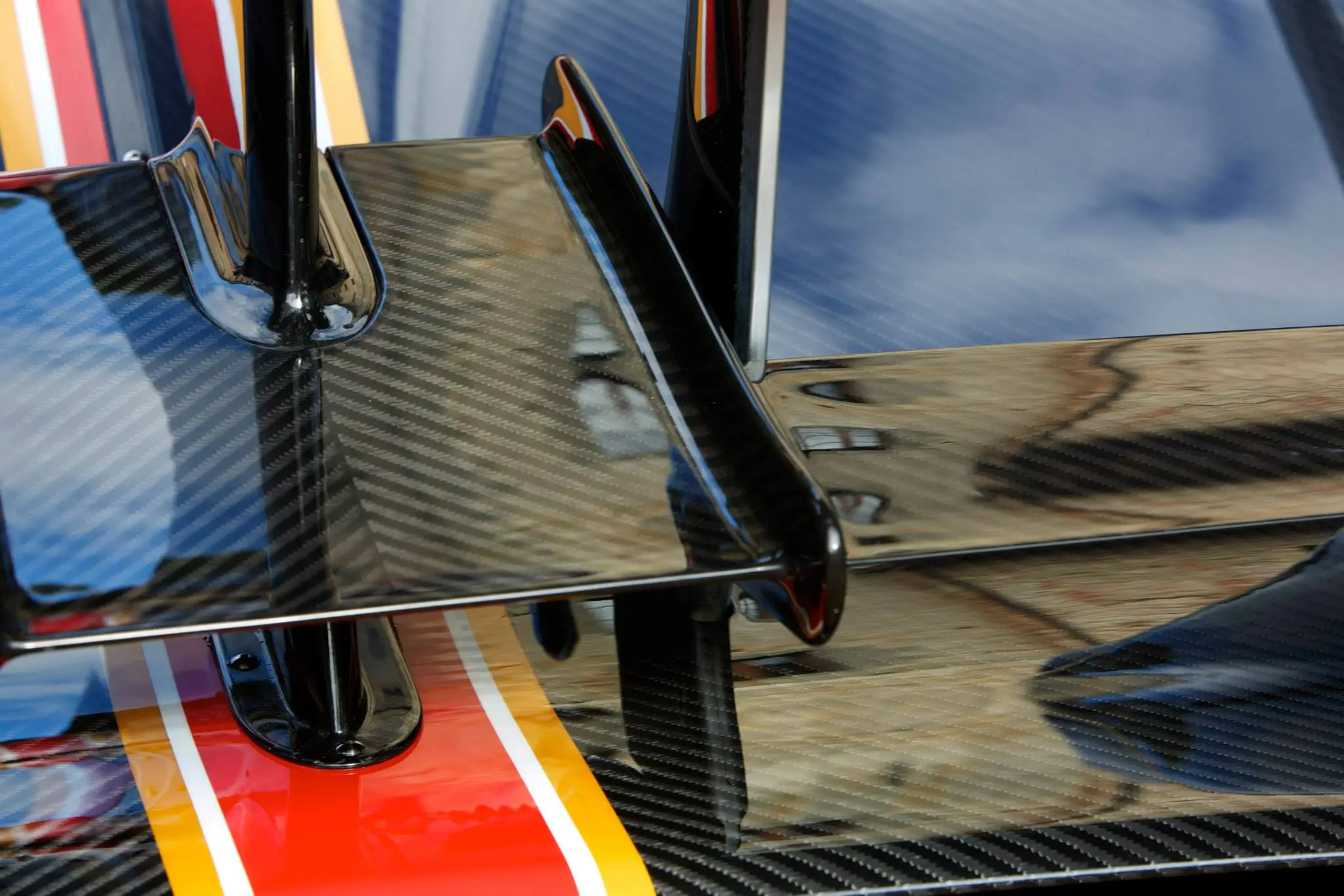 The Zonda Revolucion uses a number of advanced aerodynamics techniques