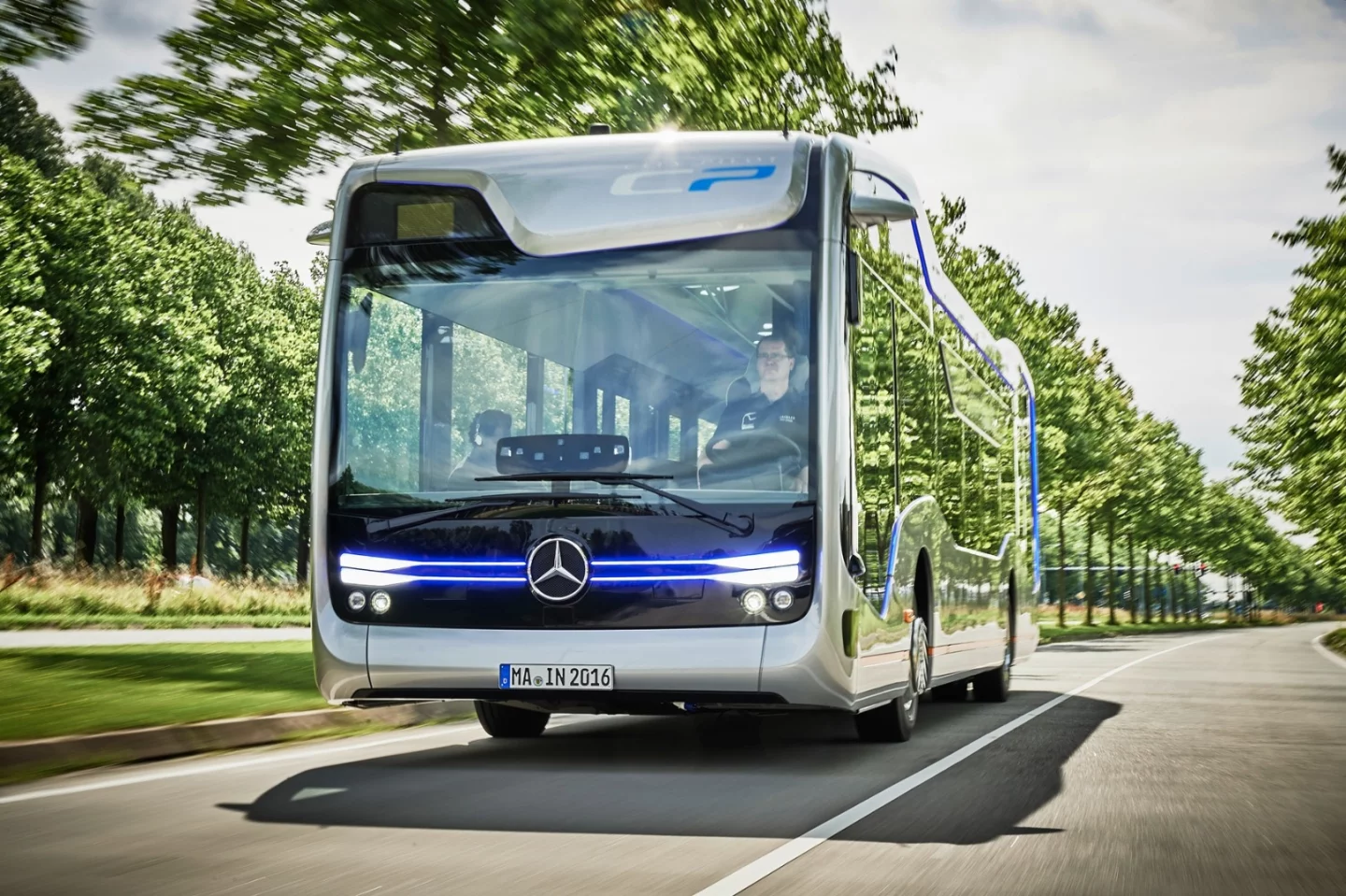 CityPilot gives the bus automated lane-keeping, longitudinal guidance, acceleration and braking functionalities