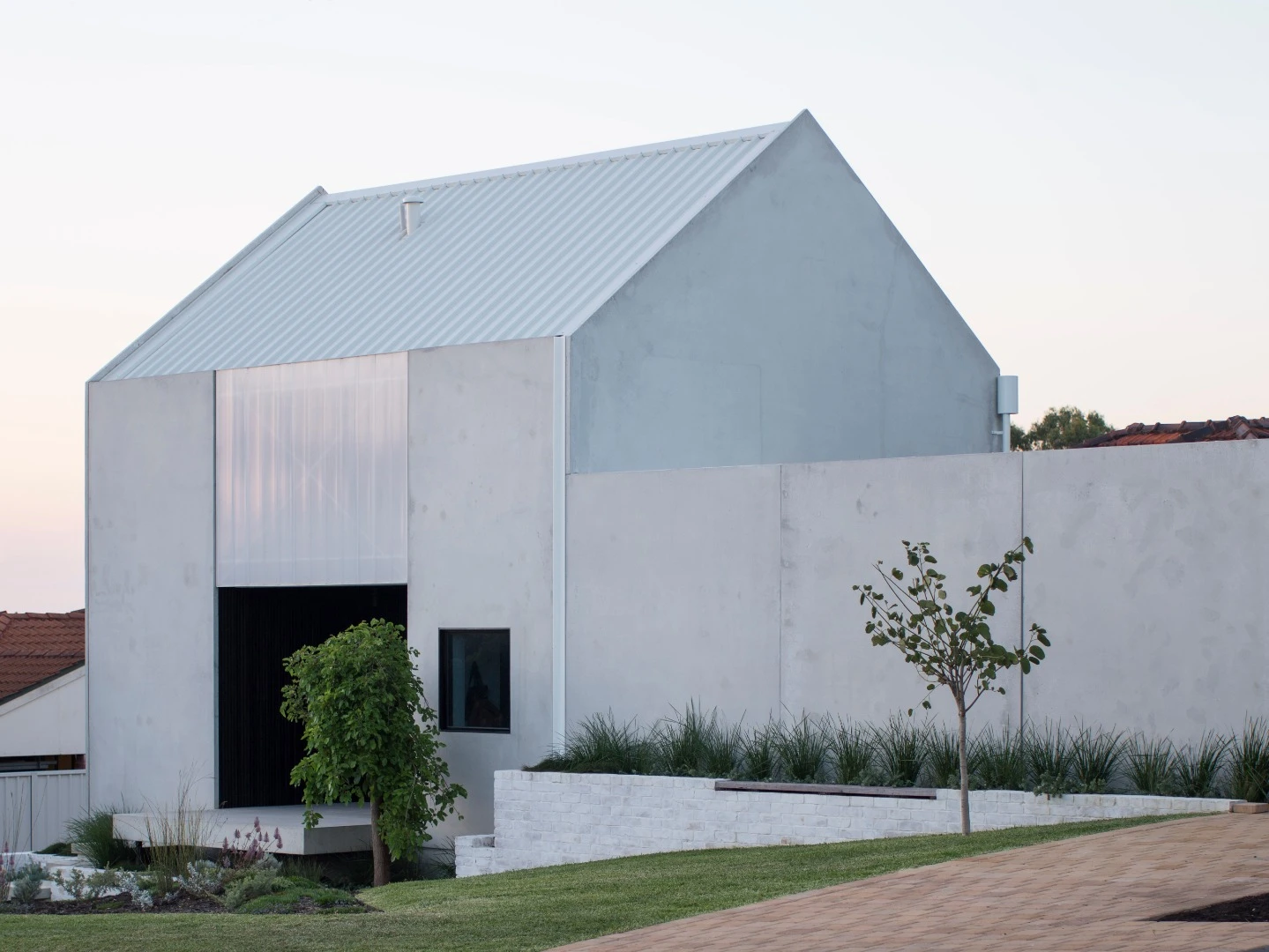The home has been designed for comfortable and flexible living, with enough space to accommodate a dinner party for up to 30 guests