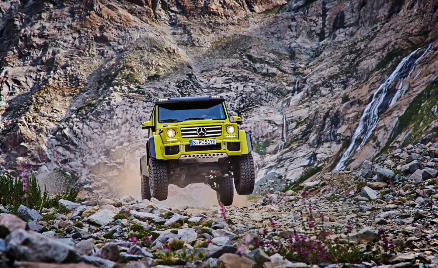 The Mercedes-Benz G500 4×4² has some fun