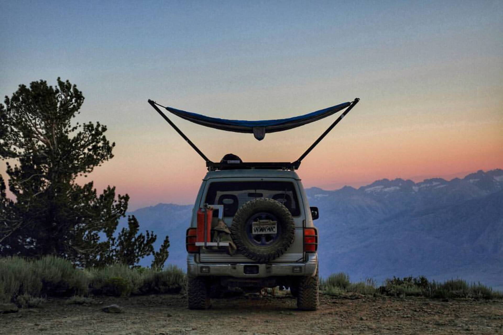 TrailNest elevates hammocks to the car roof top