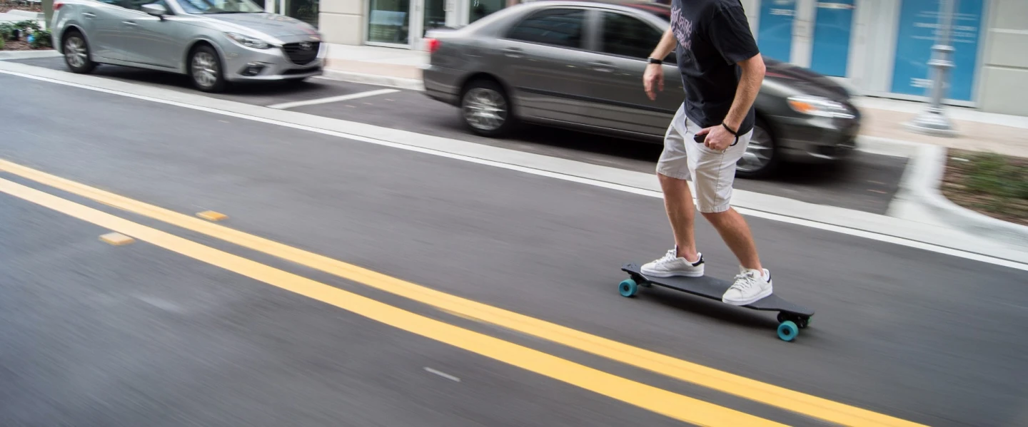The Marbel board inconspicuously packs the electrical components into the carbon fiber deck
