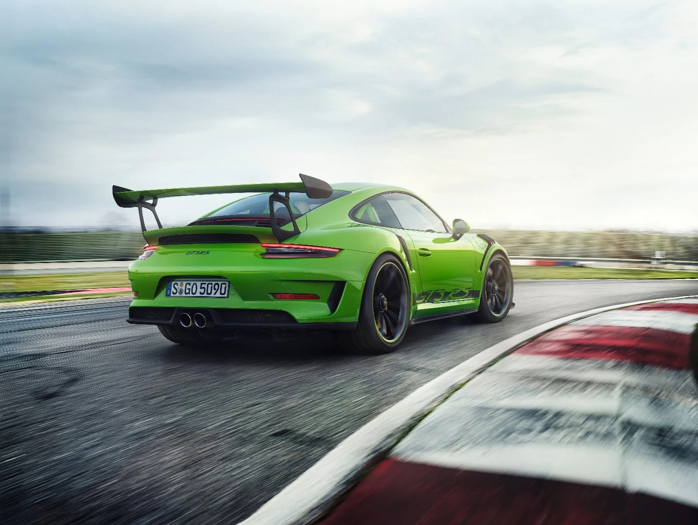 2018 Porsche 911 GT3 RS: 520 horsepower of shouty, naturally aspirated flat 6