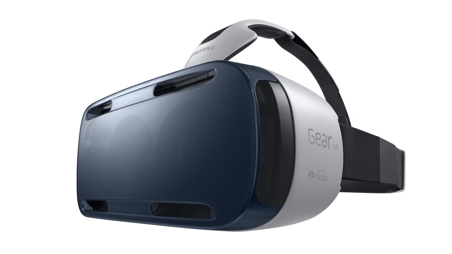 Gizmag goes heads-on with the Gear VR (Photo: Will Shanklin/Gizmag.com)