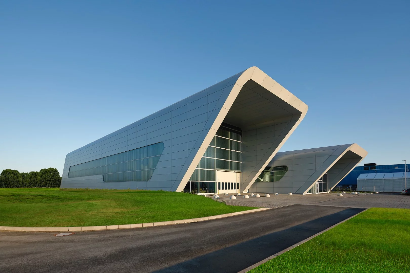 SKF Test Centre, Schweinfurt, Germany by Tchoban Voss Architekten GmbH. A winner under the "Corporate Buildings" category at the 2018 International Architecture Awards, this structure is billed as the world's highest-performance test center for large-scale bearings