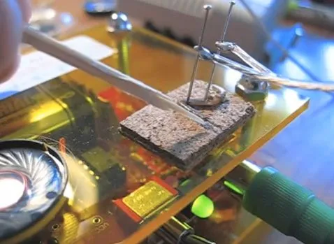 A cockroach's leg responds to touch, while attached to the SpikerBox