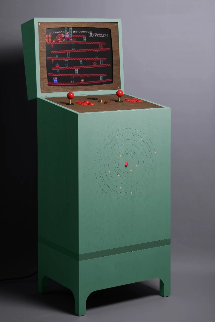 These stylistic full-size arcade boxes can be fitted with either an original circuit board of a classic game or a modern computer loaded with a game emulator