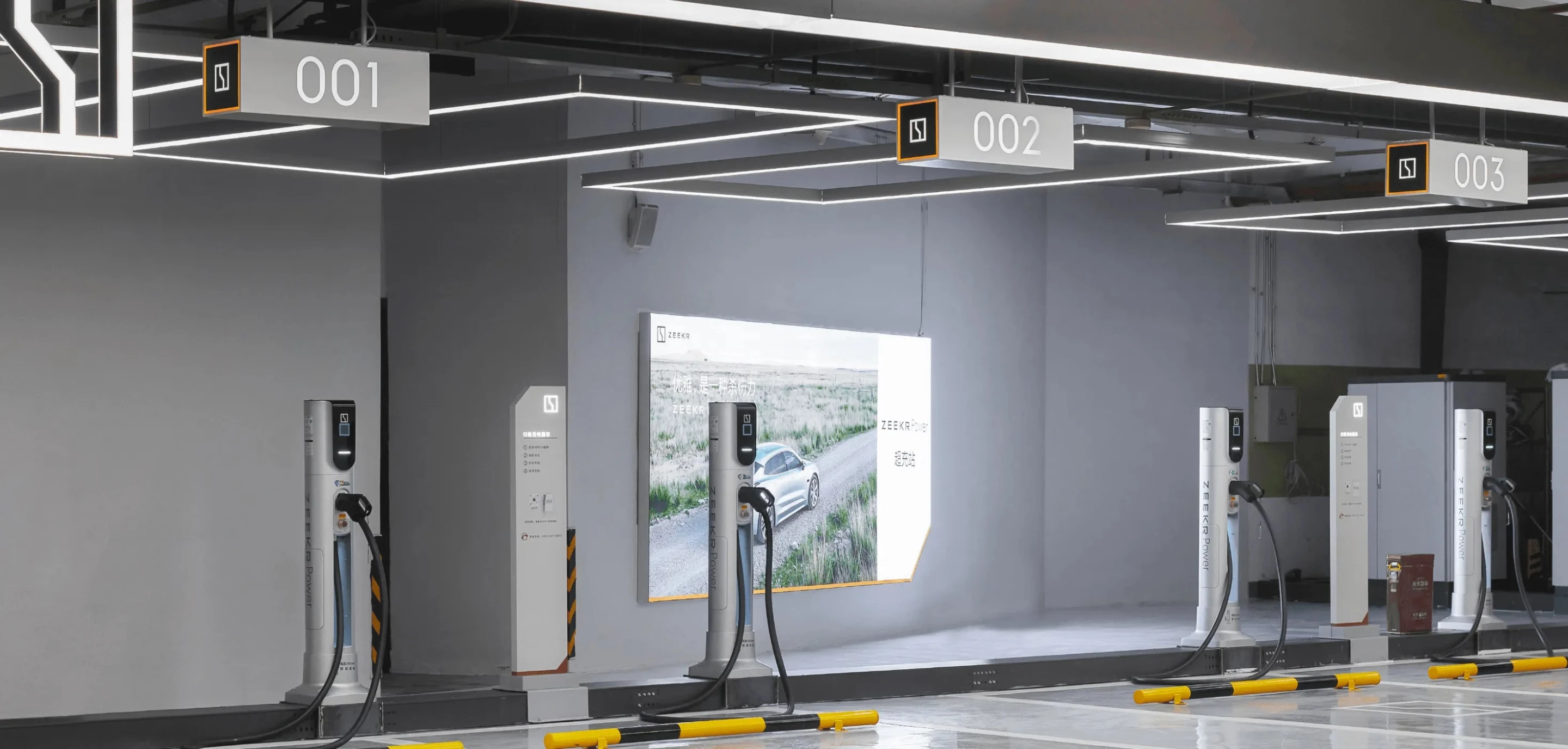 Zeekr's V4 megawatt flash charging piles were used for this test