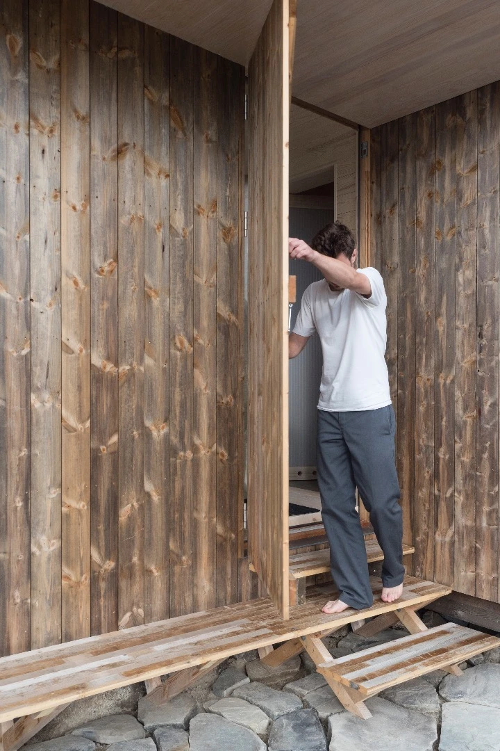 Materials from a pre-existng cabin on the site were used to build Cabin Ustaoset