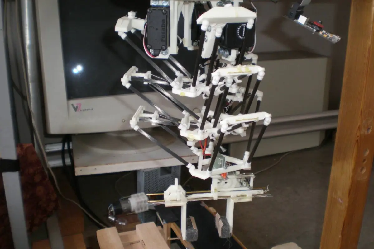 Double- and triple-delta robots are light and flexible, but take up little volume (Photo: Aad van der Geest)