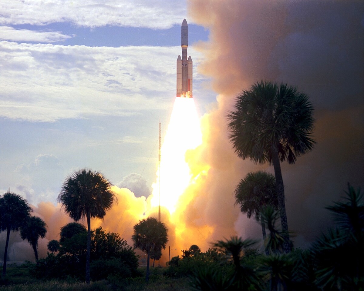 Viking 1 lifting off