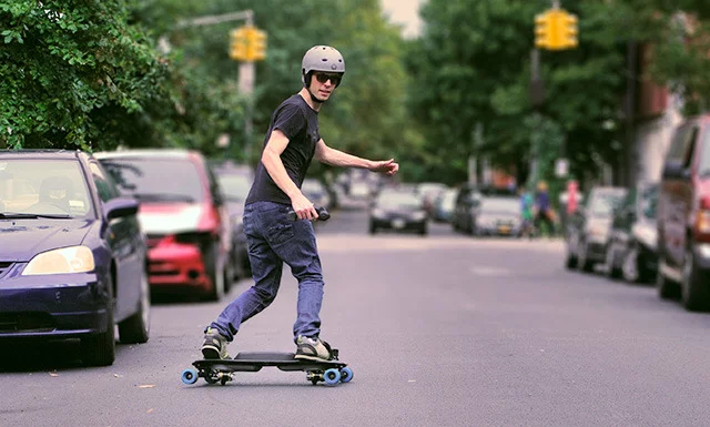 The Leif skateboard brings electric-powered "snowboarding" to the streets