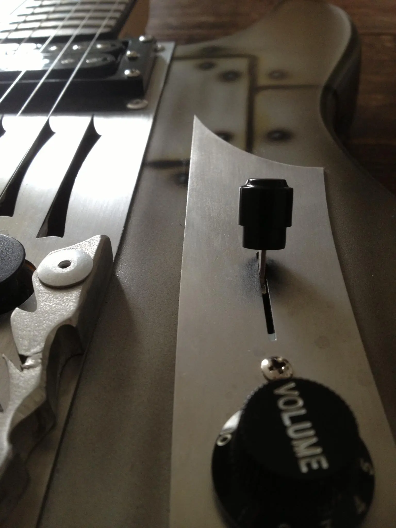 The Indus features an SP Custom single coil and humbucker pickup arrangement and a 5-way selector
