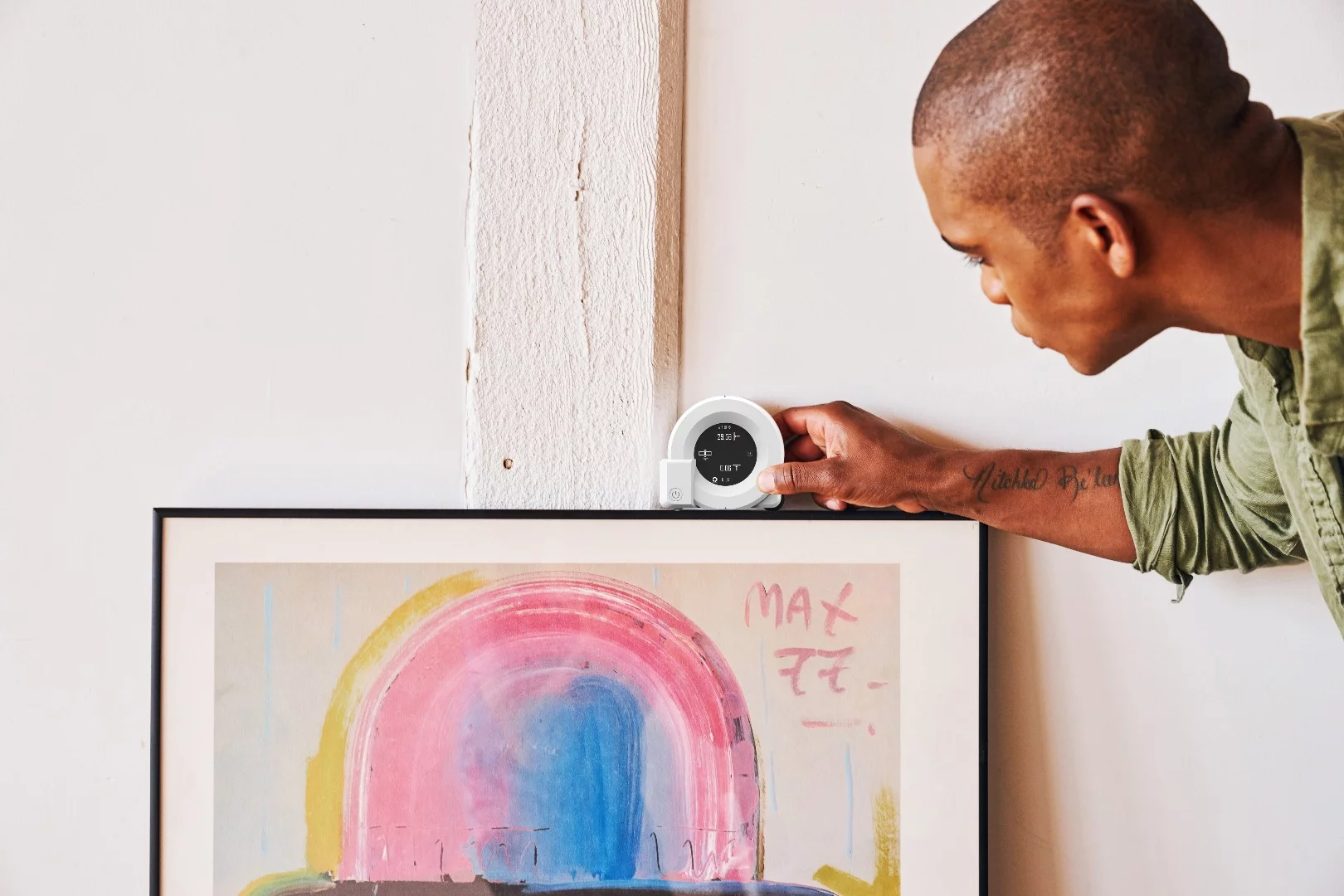 Wheels on the base of the Cubit can be used to measure day-to-day objects or odd-shaped items