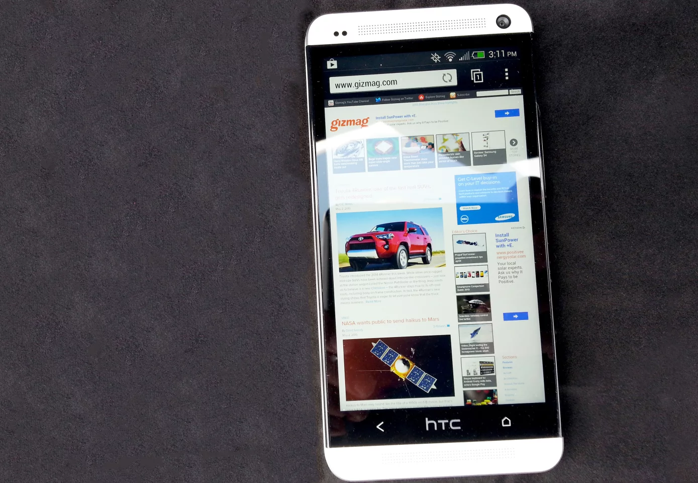 The One has a higher pixel density: at 468 PPI