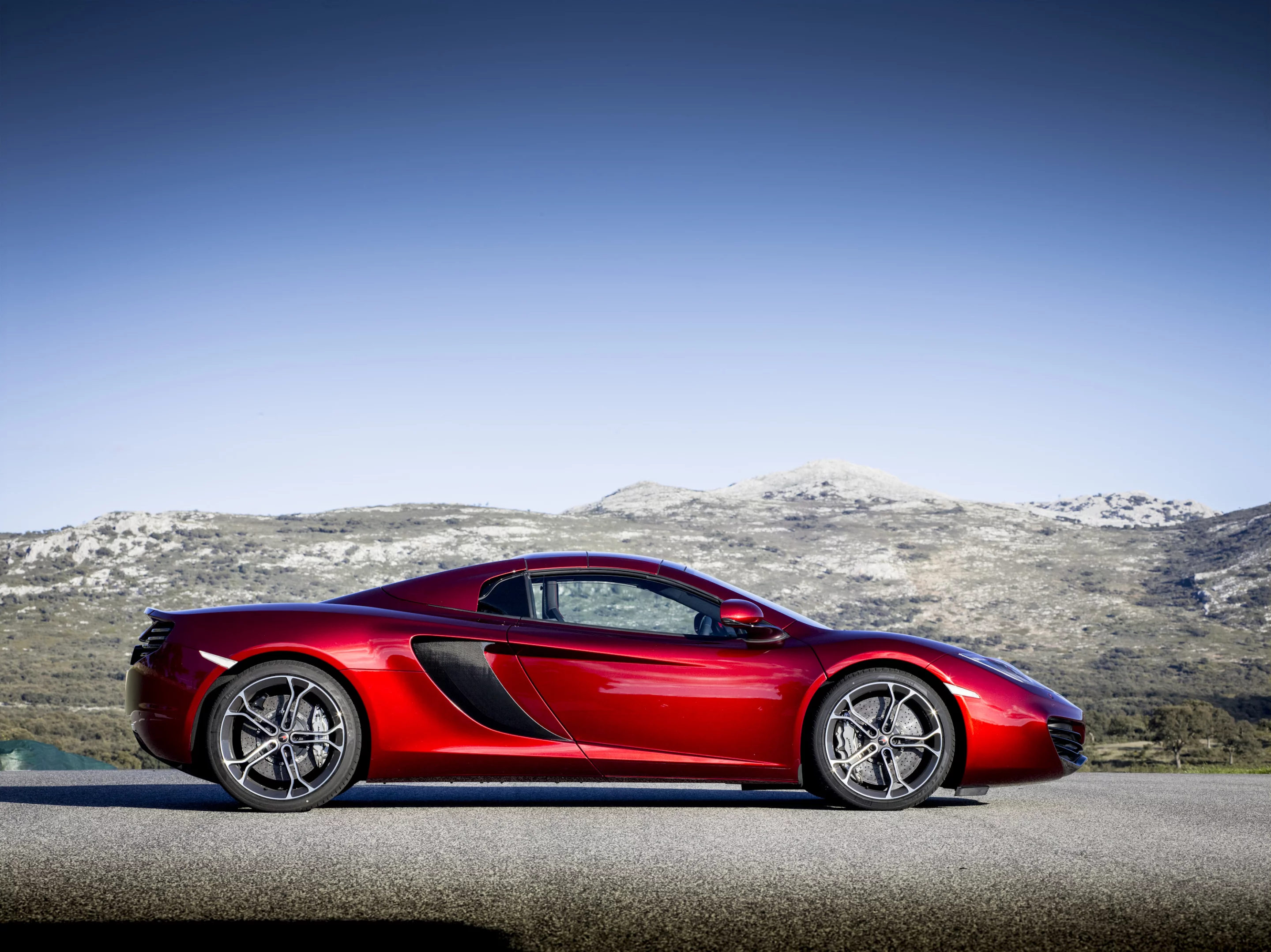 The McLaren 12C Spider's RHT takes under 17 seconds to raise or lower