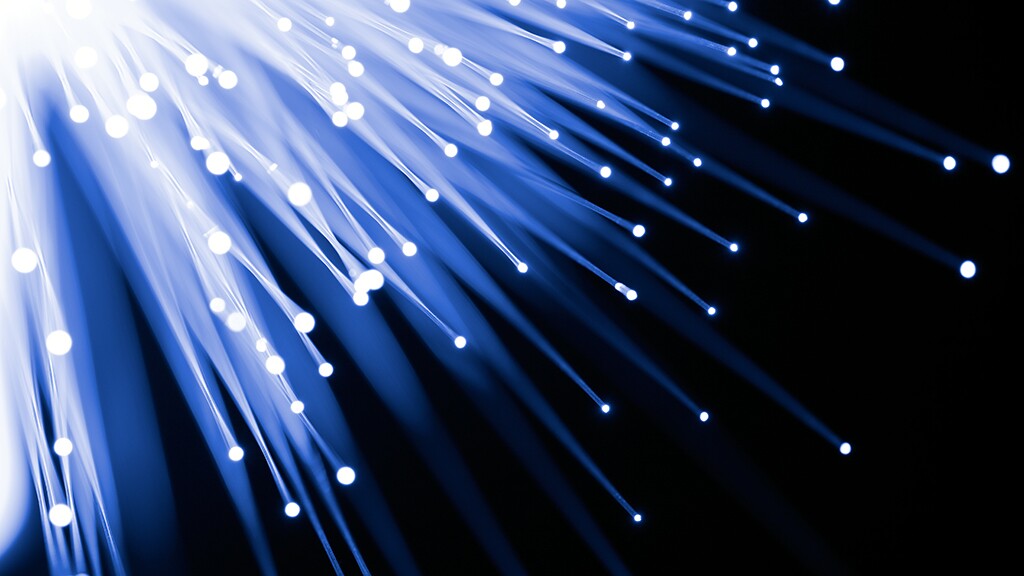Researchers claim to have increased the data capacity of optical networks to the point that all of the world’s internet traffic could be transmitted via a single fiber (Photo: Shutterstock)