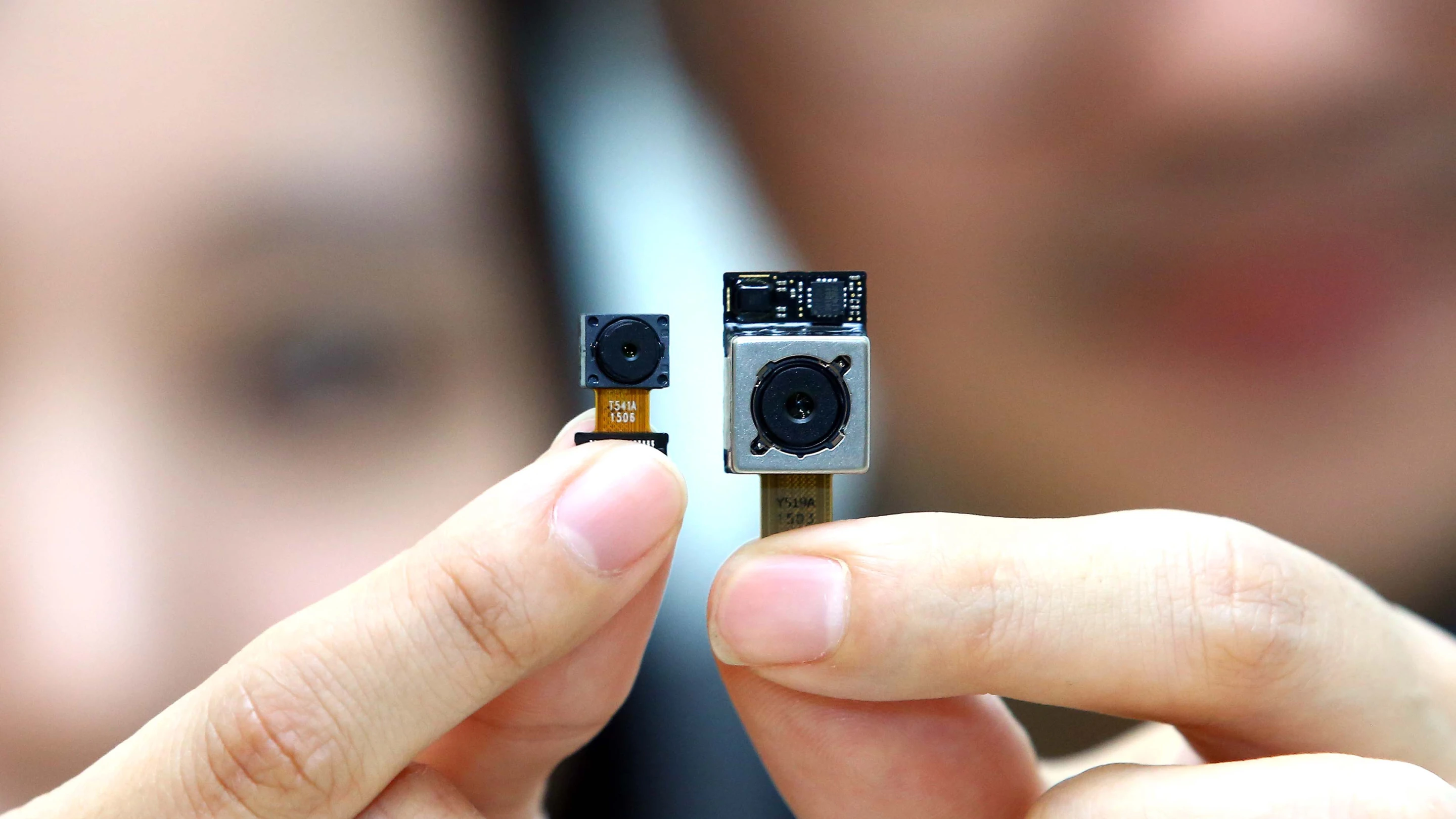 LG Innotek's new f/1.8 16 MP camera module (right) and 8 MP front-facing module (left)