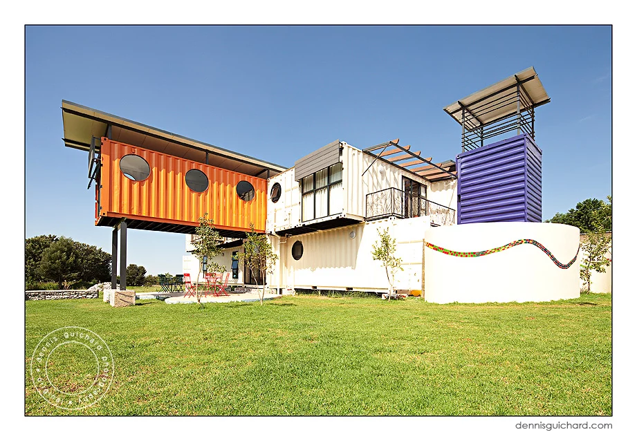 The project used 28 containers in all (Photo: Dennis Guichard, commissioned by Safintra)