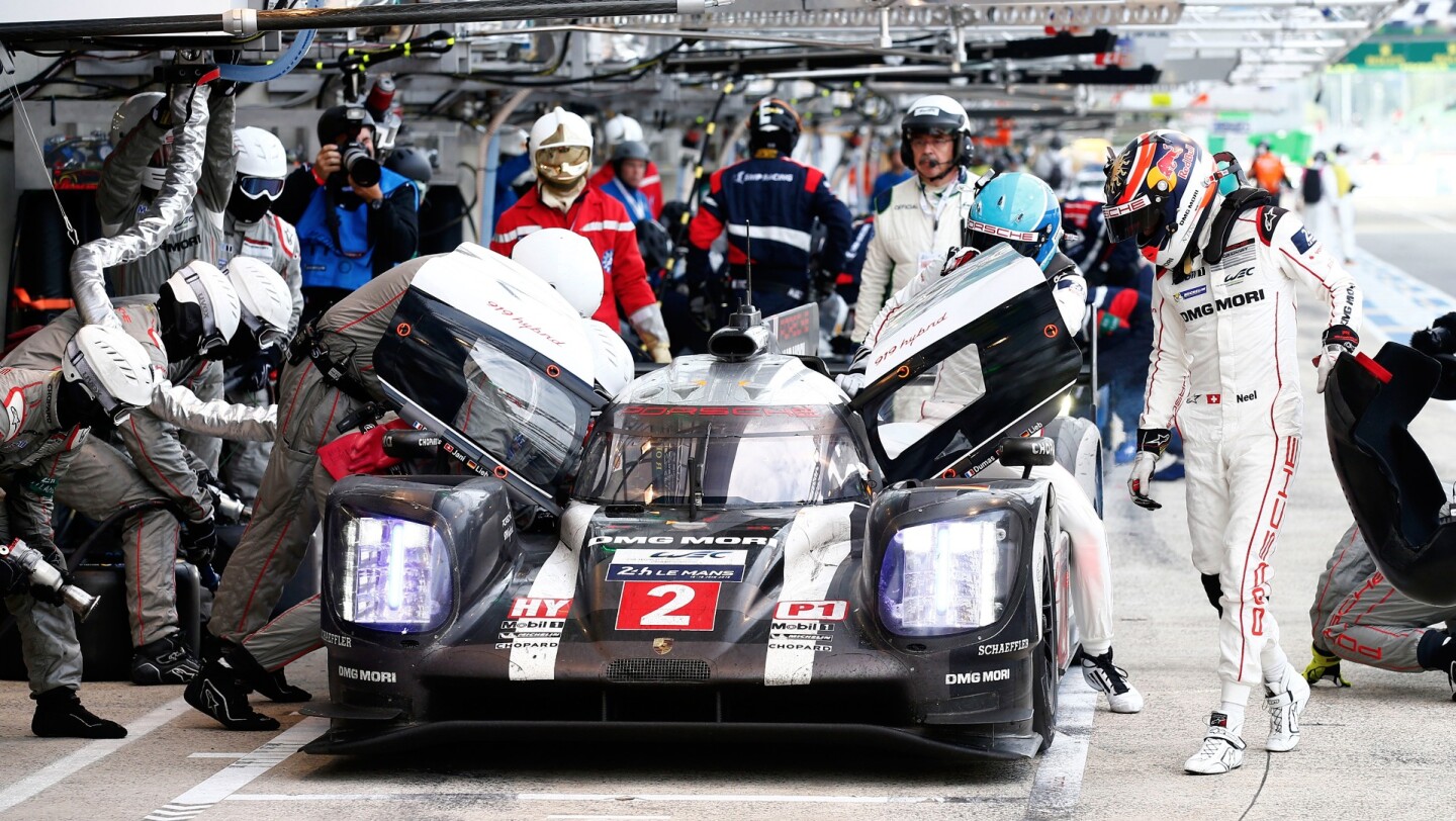 A quick driver change for the #2 919 Hybrid