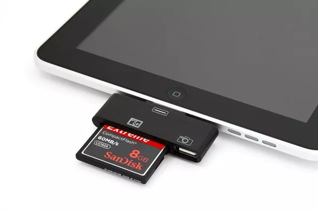 The CF Card Reader for iPad