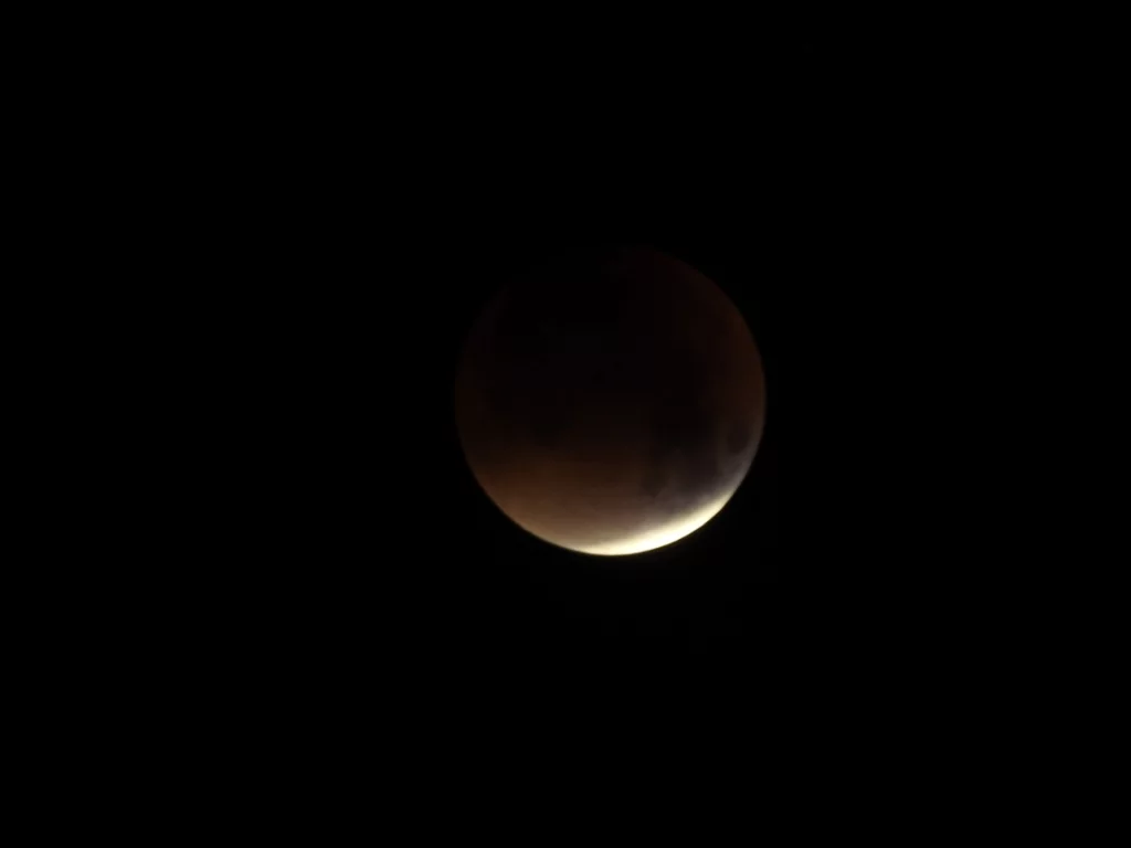 Blood Moon as captured by Luis on Terceira Island in the Azores, Portugal