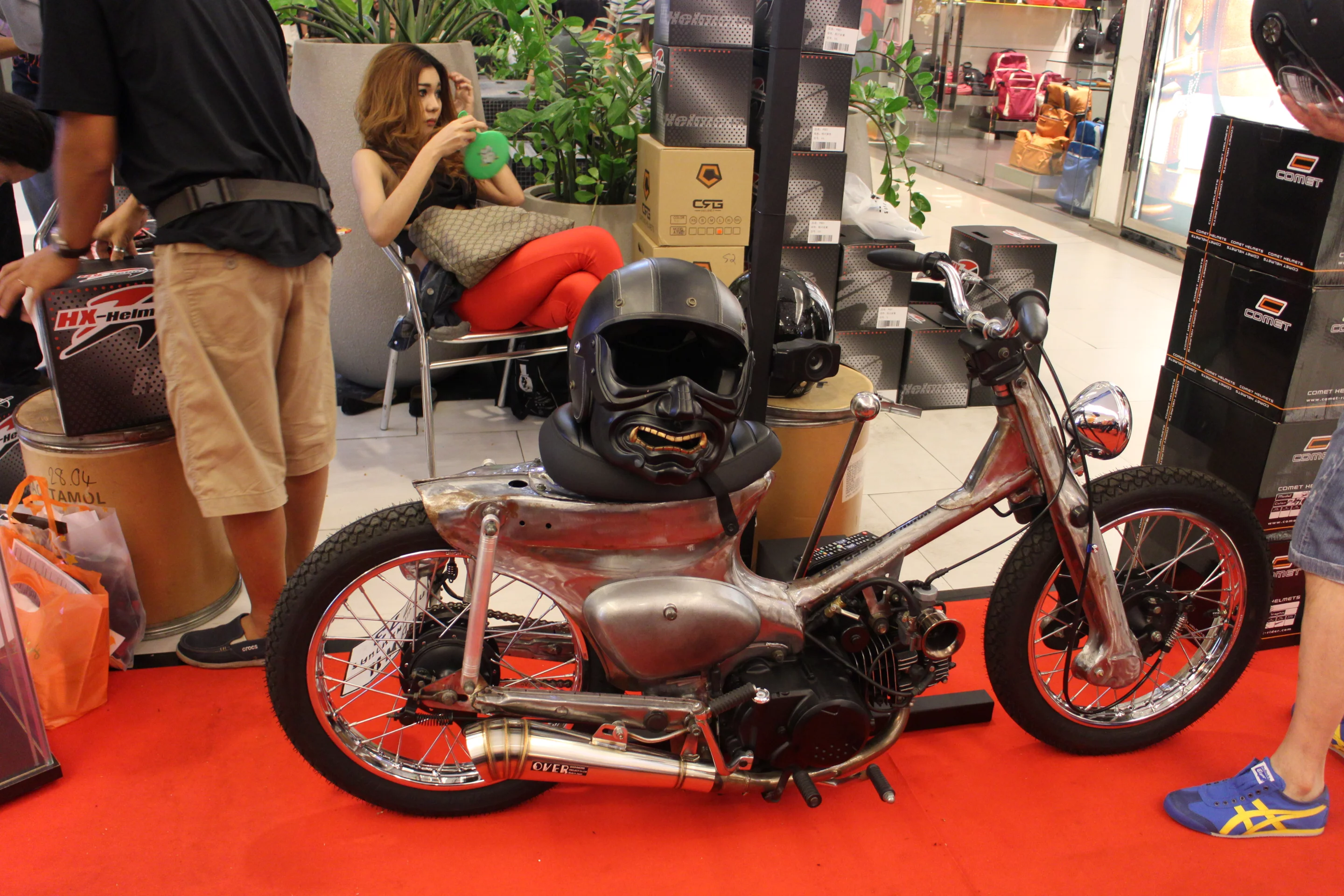 A (vintage) Honda custom (Photo: Husna Namirembe/Gizmag)