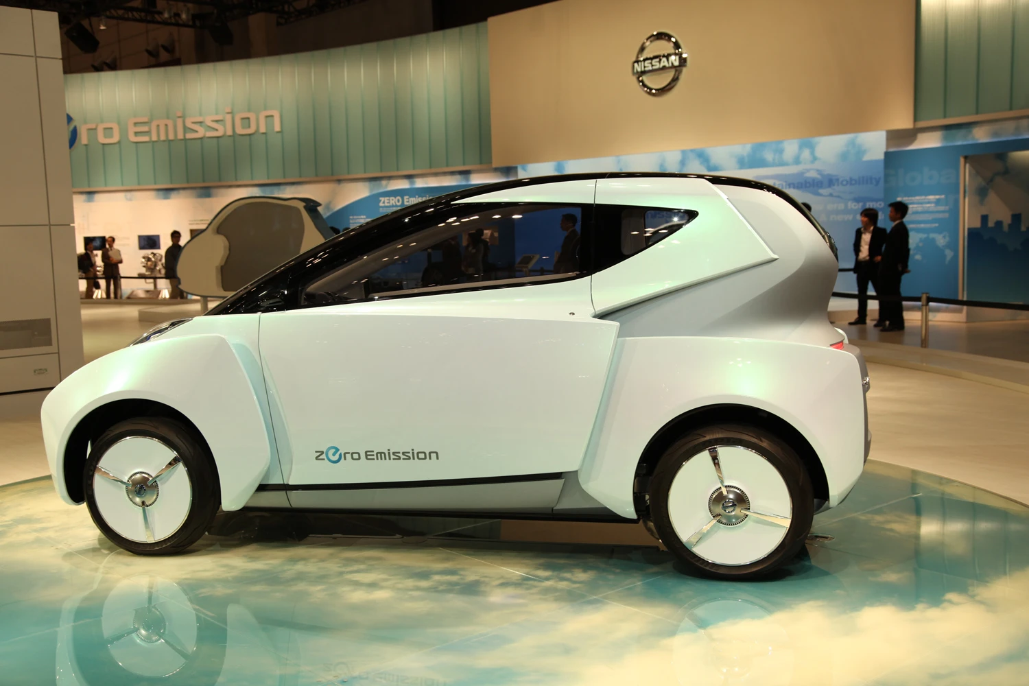 Nissan's LandGlider