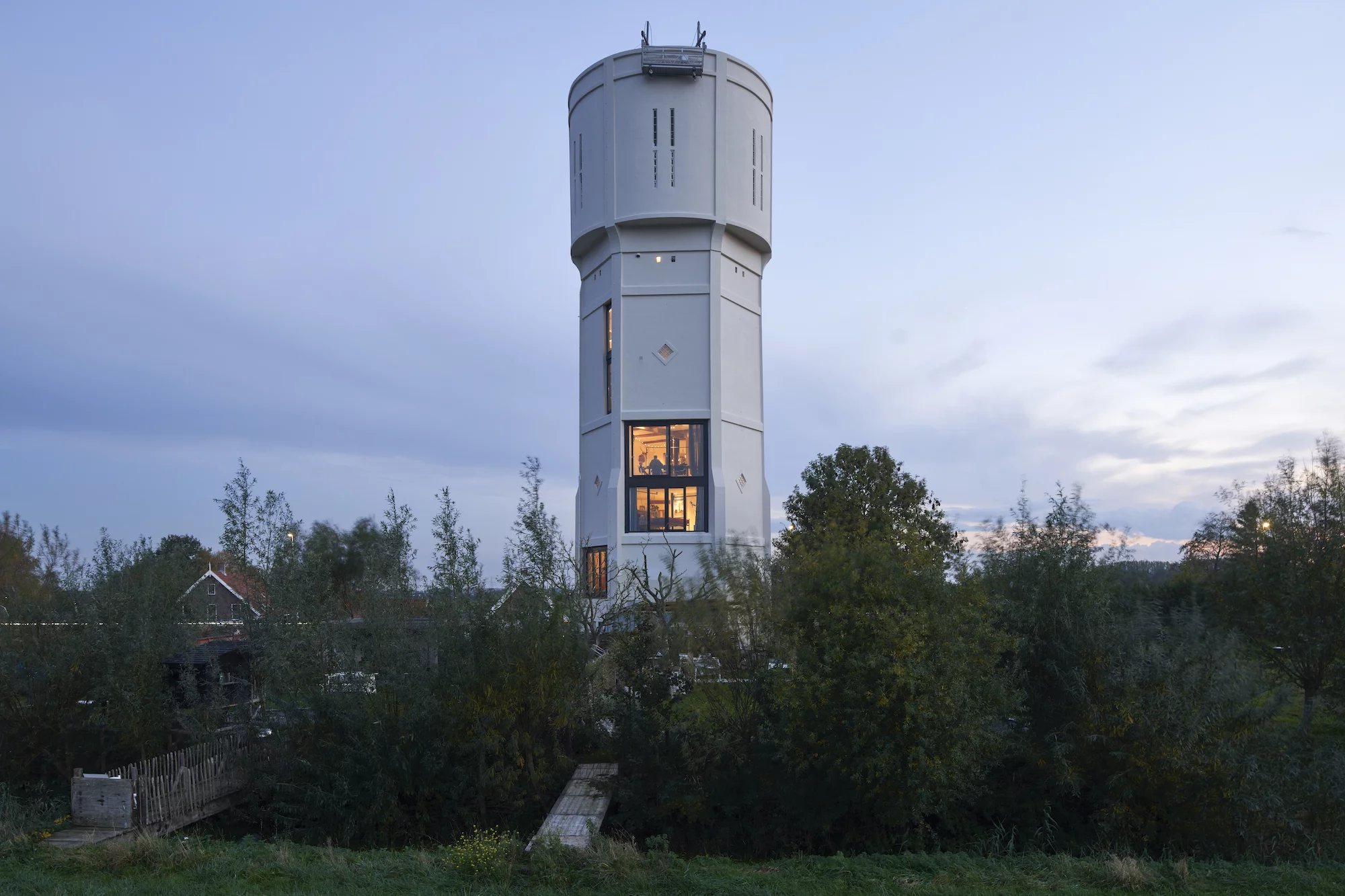 Transformation Watertower Nieuw Lekkerland rises to a height of 34 m (111 ft)