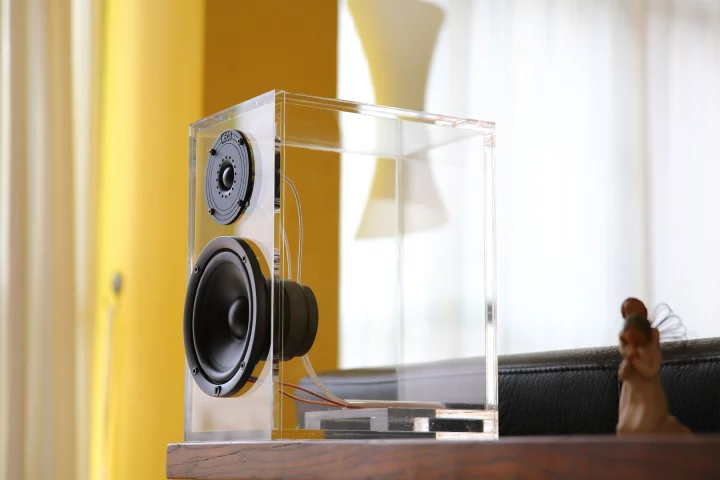 The team behind the ONEclassic asserts that DECT speakers can perform just as good as – if not better than – traditional wired sets