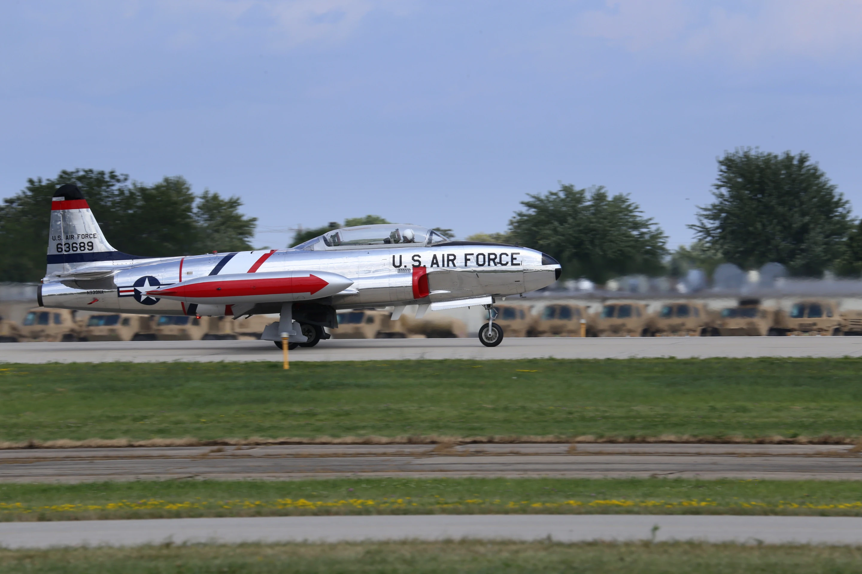 Lockheed T-33 Shooting Star readying for take off (Photo: Angus MacKenzie/Gizmag.com)