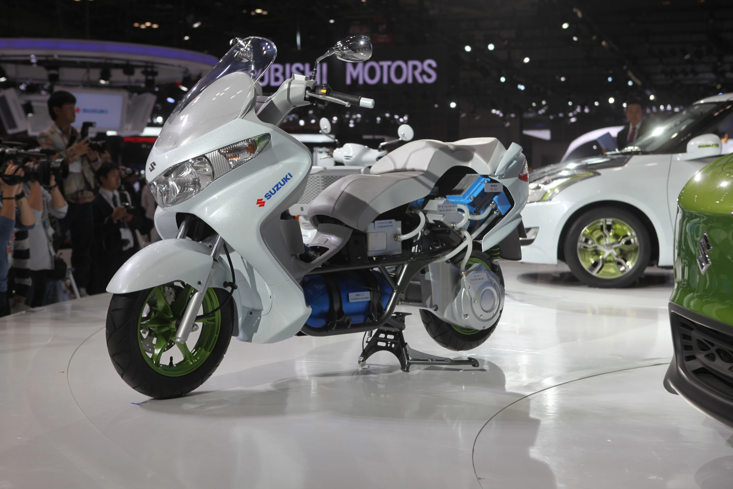 Cutaway of Suzuki Burgman Fuel Cell Scooter
